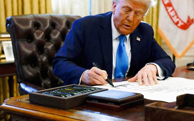 US President Donald Trump signs an executive order "reimposing maximum pressure on Iran" in the Oval Office of the White House, Washington, DC, February 4, 2025. (Anna Moneymaker / GETTY IMAGES NORTH AMERICA / Getty Images via AFP)