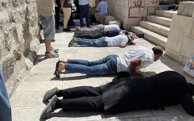 Jewish worshippers prostrate themselves on the Temple Mount during a prayer service at the holy site, August 28, 2024. (Jeremy Sharon/Times of Israel)